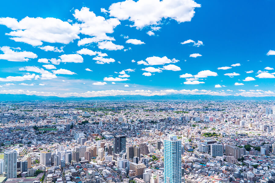 画像：青空と東京都市風景